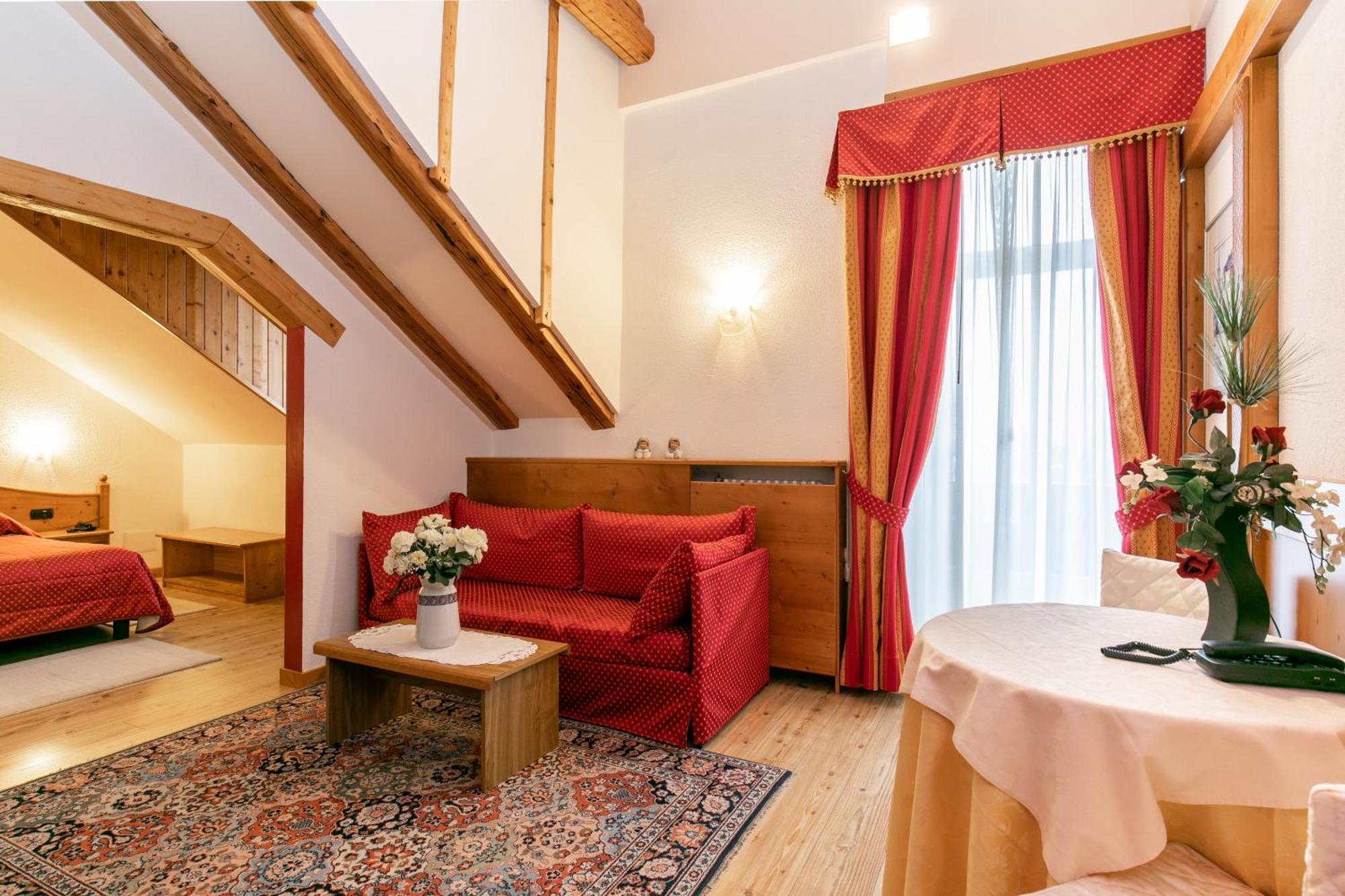 G. Hotel Des Alpes Sankt Martin am Sismunthbach Exterior foto