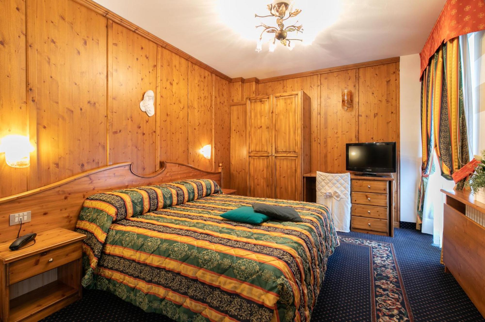 G. Hotel Des Alpes Sankt Martin am Sismunthbach Exterior foto