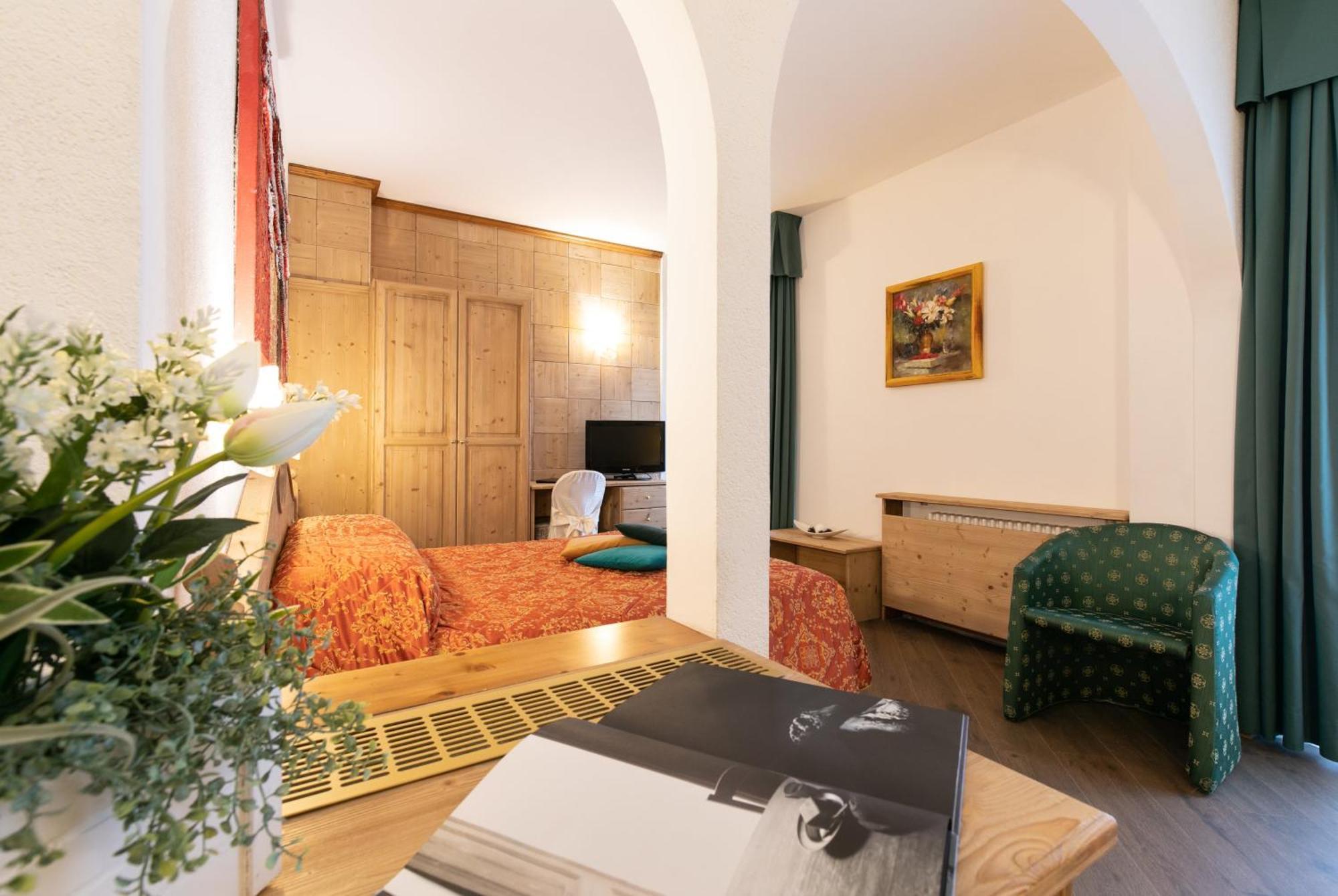 G. Hotel Des Alpes Sankt Martin am Sismunthbach Exterior foto